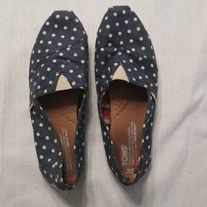Toms | Navy blue and white polka dot shoes